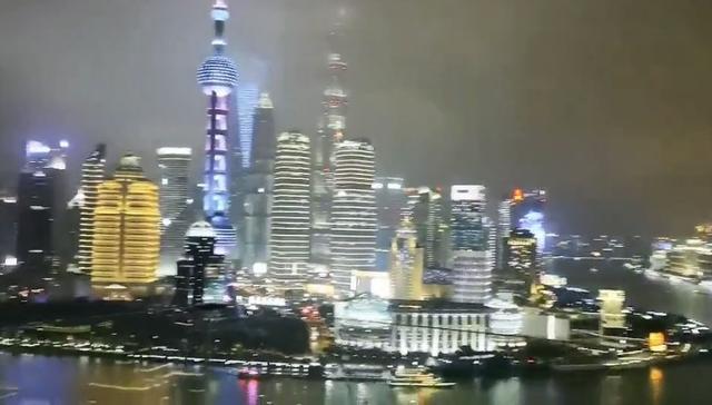 上海又一神秘事件，网友拍摄到三角形不明飞行物，酷似美国隐形战机729 / 作者:刘moon / 帖子ID:96988