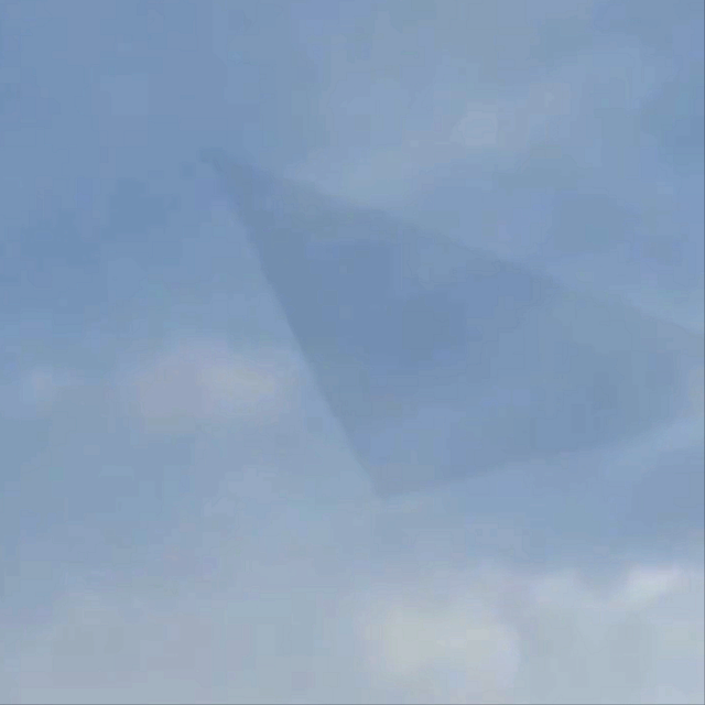 上海又一神秘事件，网友拍摄到三角形不明飞行物，酷似美国隐形战机13 / 作者:刘moon / 帖子ID:96988
