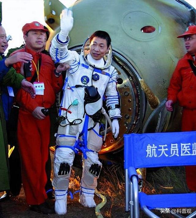 杨利伟曾在太空听到神秘“敲门声”，13年后，专家终于找到原因271 / 作者:徐殿军 / 帖子ID:96998