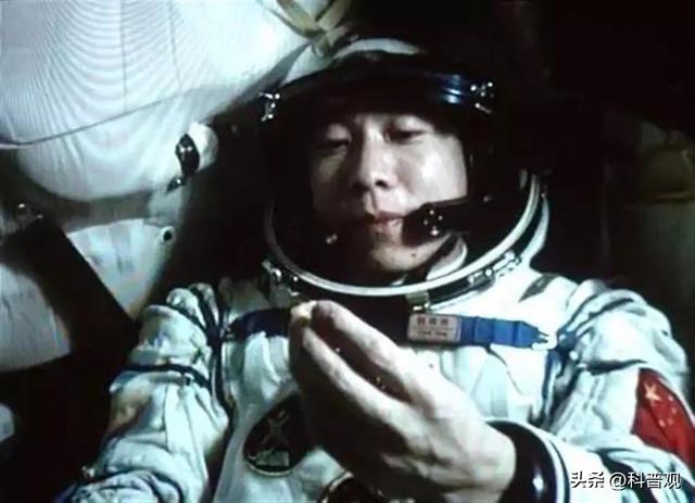 杨利伟曾在太空听到神秘“敲门声”，13年后，专家终于找到原因657 / 作者:徐殿军 / 帖子ID:96998