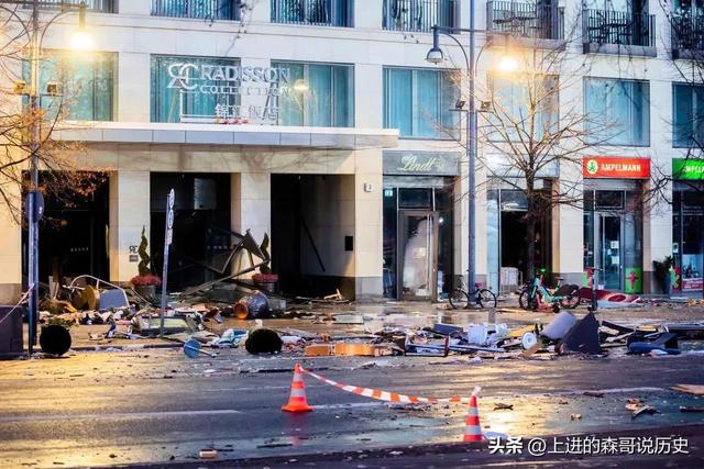 德国柏林：世界上最大的鱼缸爆裂，2600条鱼全死了！946 / 作者:火柴200502 / 帖子ID:97057