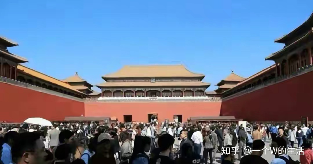 92年故宫墙上出现成排宫女？只现身5秒，留下一张照片后便消失748 / 作者:北府老谢硬 / 帖子ID:100881