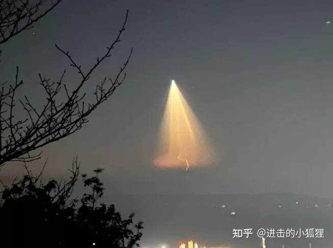 天空夜晚不明光束是什么？237 / 作者:情灰色头像头o / 帖子ID:102375