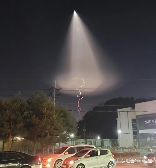 天空夜晚不明光束是什么？428 / 作者:情灰色头像头o / 帖子ID:102375