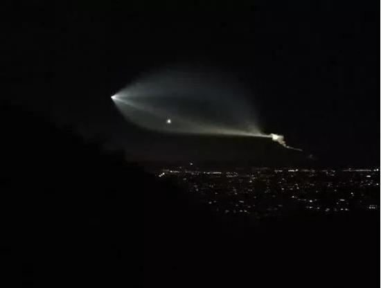 外星文明降临？新疆多地现巨大不明发光体，夜空中缓慢移动793 / 作者:Happysong / 帖子ID:102730