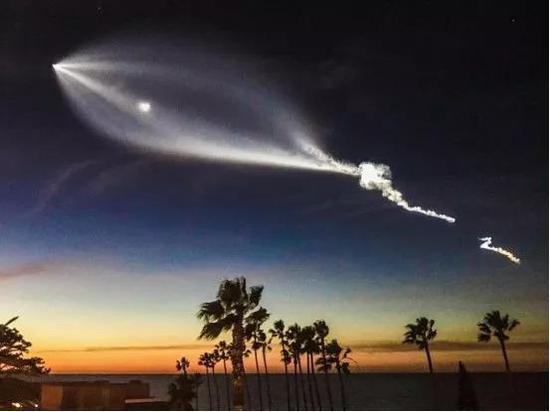外星文明降临？新疆多地现巨大不明发光体，夜空中缓慢移动438 / 作者:Happysong / 帖子ID:102730