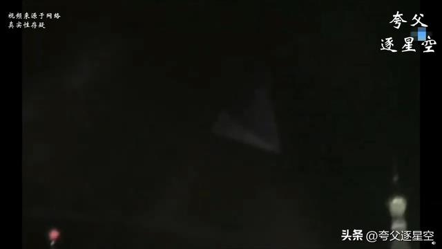 就在头顶：悬浮在克里姆林宫红场夜空中百米级别的巨型金字塔UFO910 / 作者:保佑缎 / 帖子ID:103678