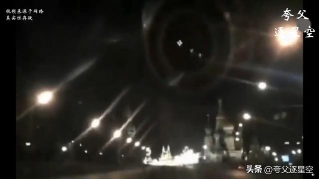就在头顶：悬浮在克里姆林宫红场夜空中百米级别的巨型金字塔UFO657 / 作者:保佑缎 / 帖子ID:103678