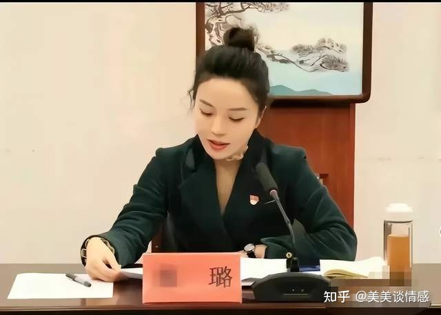 扬州出轨女干部真实学历被扒，工作视频被曝光，结局打了谁 ...167 / 作者:吾家有受初养成 / 帖子ID:104050