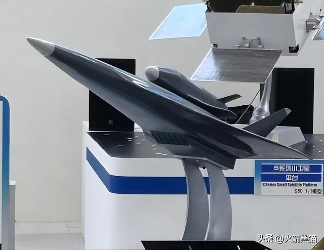 我国上空出现“飞碟”，外形滴溜溜的圆，航天科工送人上西天？418 / 作者:jj13904198394 / 帖子ID:104511