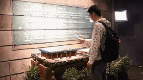 VR + 博物馆——让文物活起来！-10.gif