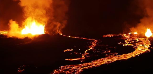 冰岛火山喷发时，监控拍到2个喷射蓝光的UFO，它究竟是什么？168 / 作者:岳兄弟散养家鸡 / 帖子ID:106687