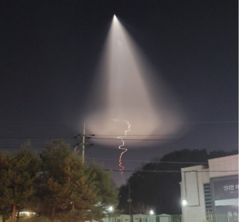 韩多地民众目击UFO？韩国防部回应：系自研固体燃料运载火箭试飞75 / 作者:紫影蓝星惹 / 帖子ID:106713