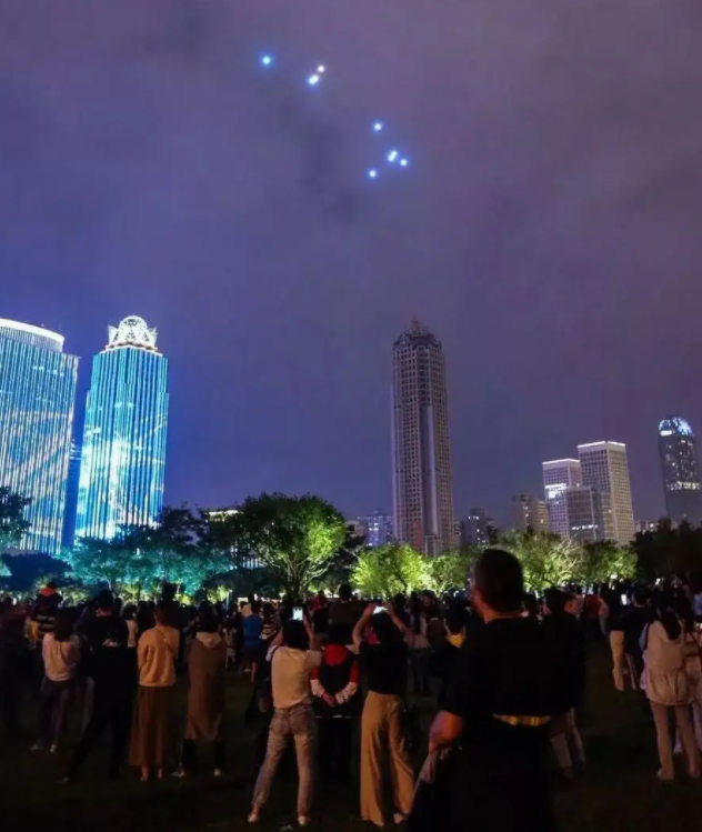 美国公布UFO相关影像！情报官：有些或是中俄新技术，美都不知道634 / 作者:123457944 / 帖子ID:108244