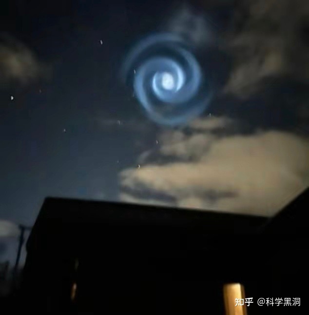 美夜空惊现神秘物体，如螺旋星系并呈阴森蓝色，异星降临？299 / 作者:春天到了 / 帖子ID:109131