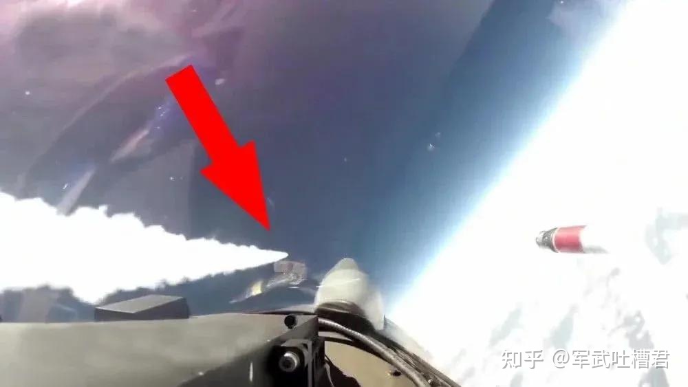 中国气球刺穿北美防空，美军F22束手无策，歼10当年只用1 ...971 / 作者:123457390 / 帖子ID:109175