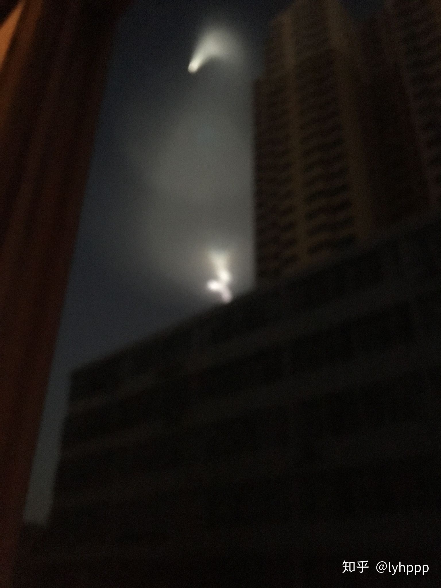 太原4月27日晚天空出现的彩色烟雾？640 / 作者:极忘投 / 帖子ID:110545