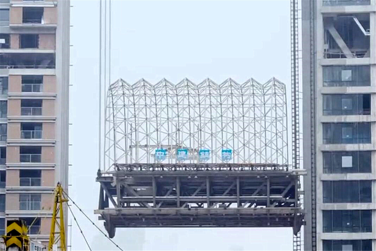 重庆高楼如何建成？来福士超过2座鸟巢，陆海国际中心难上加难933 / 作者:爱时间GD / 帖子ID:113159