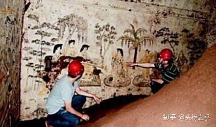 神秘男子潜入陕西大墓，给26吨文物一直拍照，随后毫物未取 ...999 / 作者:果仙奇缘称 / 帖子ID:113243