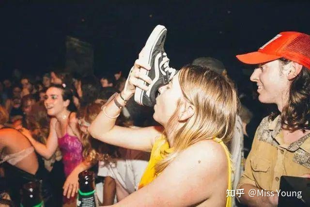 世界上怎么会有鞋酒这么离谱的东西啊？？？994 / 作者:Jean893 / 帖子ID:115233