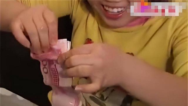 重庆男子当众表演“遁术”，专家称是未解之谜，地产老板当场识破73 / 作者:绣绣仙女酌 / 帖子ID:118396