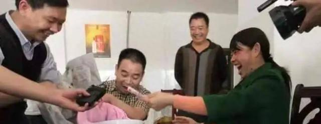 重庆男子当众表演“遁术”，专家称是未解之谜，地产老板当场识破505 / 作者:绣绣仙女酌 / 帖子ID:118396