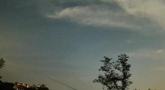 一处再次发现UFO？ 6天拍了3次！ “非常罕见”98 / 作者:我是一个梦蛋 / 帖子ID:119503