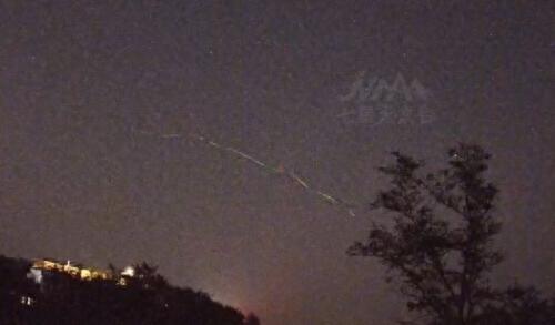 “UFO”冲上热搜第一！昨晚多地网友拍下照片、视频227 / 作者:wangsb02 / 帖子ID:119508