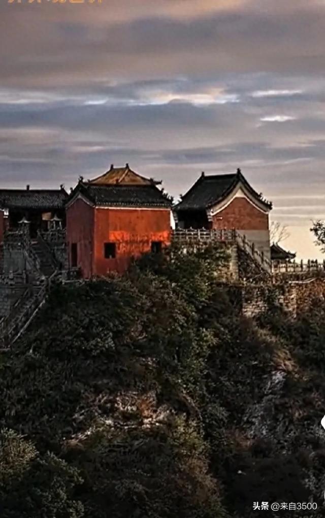 武当山的神秘事件和传说：金殿飞升三天三夜，皇帝和道士前来观看730 / 作者:凡心落幕 / 帖子ID:119828