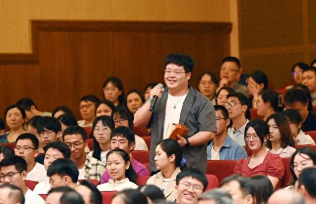 全国政协“委员科学讲堂”首场讲座科普了生命科学的哪些知识？戳→44 / 作者:123457287 / 帖子ID:119943
