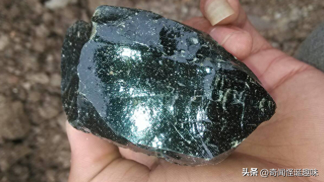 旅游遭遇神秘事件：捡到的石头用火烧竟然会跑746 / 作者:导群贵 / 帖子ID:120009