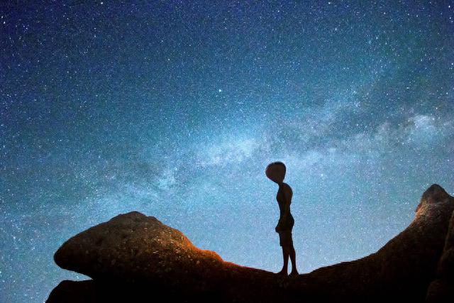 外星文明存在吗？一夜之间田地里惊现神秘符号，究竟传递什么信息494 / 作者:阿丽66 / 帖子ID:120012