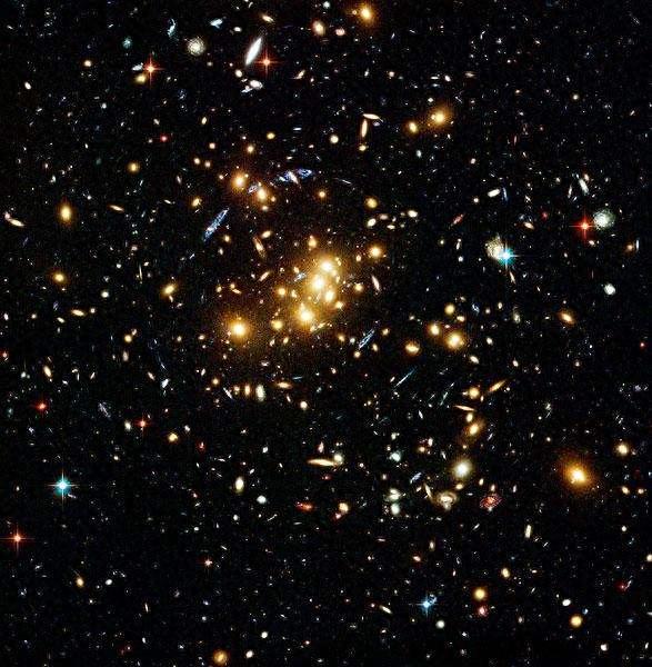 银河系直径16万光年，有数千亿恒星，但这个星系能装几千个银河系332 / 作者:朲賤芿嗳2017 / 帖子ID:120045