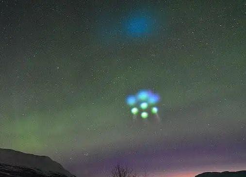 你见过夜空中的不明发光体吗？它们都是什么？其实多是这种现象866 / 作者:123457858 / 帖子ID:120716
