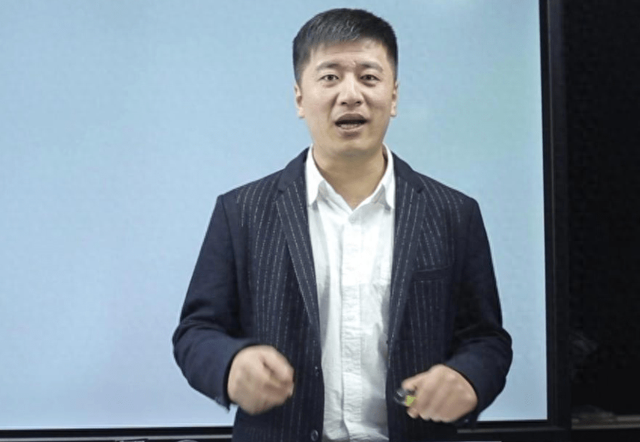 家长劝孩子不要学生物，张雪峰深刻剖析后，却揭开生物行业的困境130 / 作者:忆清静丫 / 帖子ID:122254
