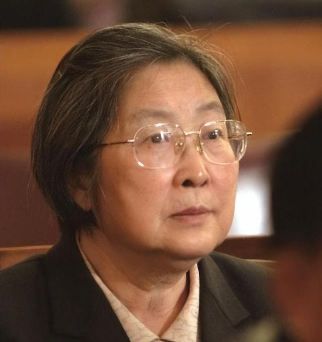 1976年，毛主席遗体告别现场，李敏发现不对劲：张仙朋怎么没来？-2.jpg