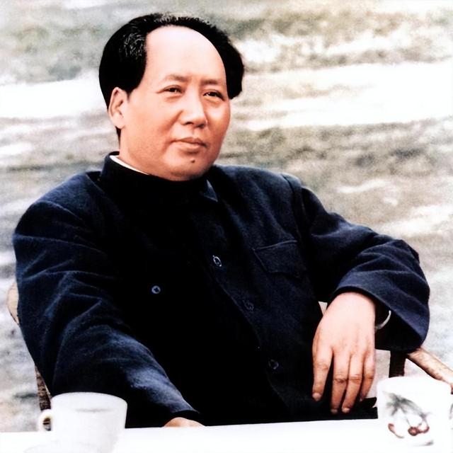 1976年，毛主席遗体告别现场，李敏发现不对劲：张仙朋怎么没来？-5.jpg