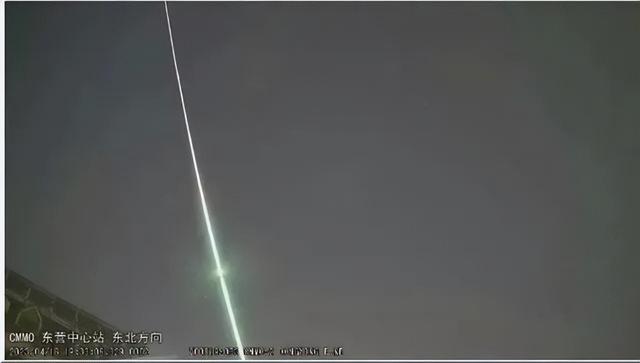 我国多地出现不明飞行物，在空中发出绿光，这是什么？841 / 作者:尔己乡变她 / 帖子ID:123583