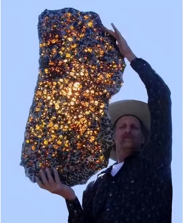 我国多地出现不明飞行物，在空中发出绿光，这是什么？842 / 作者:尔己乡变她 / 帖子ID:123583