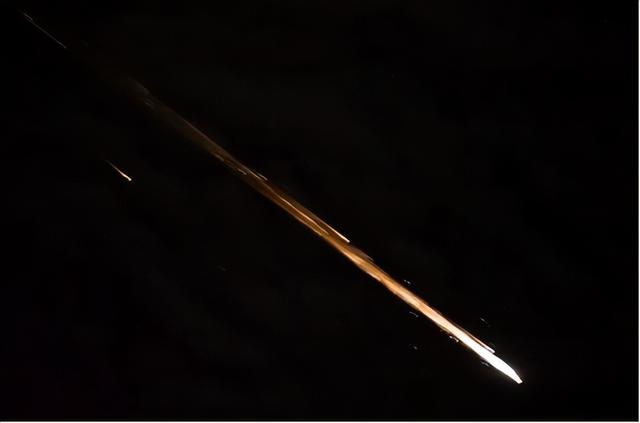 我国多地出现不明飞行物，在空中发出绿光，这是什么？532 / 作者:尔己乡变她 / 帖子ID:123583