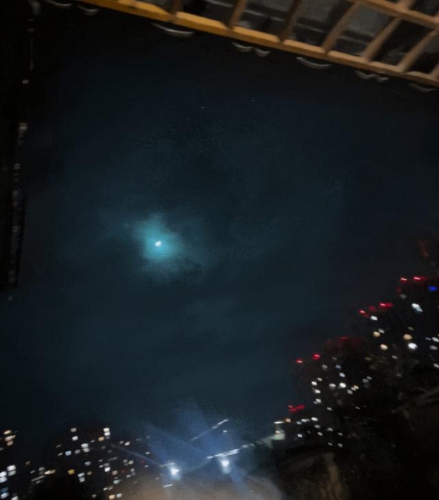 我国多地出现不明飞行物，在空中发出绿光，这是什么？463 / 作者:尔己乡变她 / 帖子ID:123583