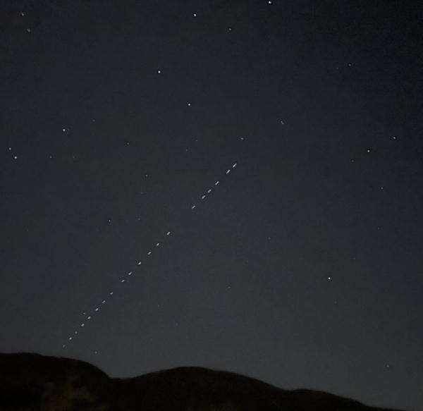 连成一线飞入夜空！多地网友目击“不明飞行物”！最新研判……785 / 作者:我不是黄蓉500 / 帖子ID:123708
