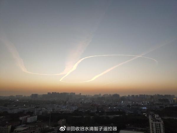 巨大发光体划破天际，数十秒后突然消失！昨晚全国多地网友目击的不明飞行物，到底是啥？636 / 作者:Holily1985 / 帖子ID:123782