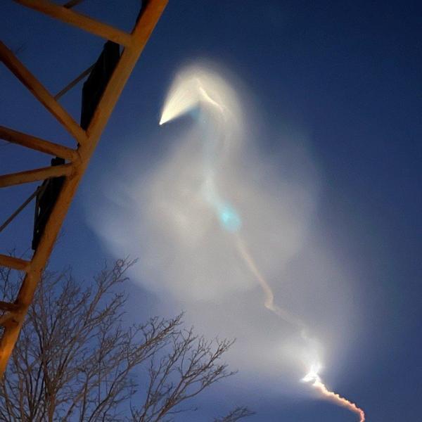 巨大发光体划破天际，数十秒后突然消失！昨晚全国多地网友目击的不明飞行物，到底是啥？209 / 作者:Holily1985 / 帖子ID:123782