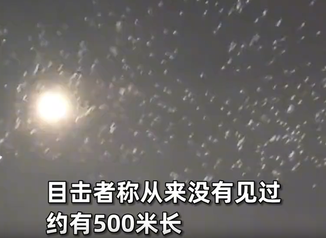 飞龙在天？四川夜空出现不明发光物！500米长，龙存在再添实证？729 / 作者:hedeafmz28 / 帖子ID:125736