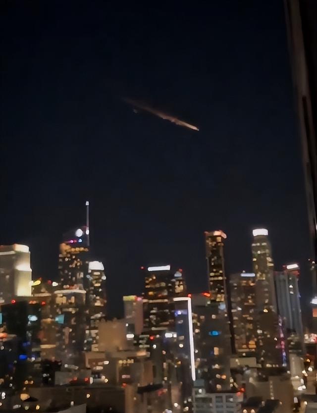 神舟十八发射前五天，酒泉出现不明飞行物：两个火球从天而降982 / 作者:晴朗71 / 帖子ID:126512