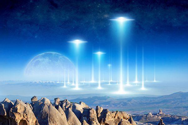 外星人的飞碟？江苏夜空出现的三角形不明飞行物，究竟是什么？836 / 作者:123457557 / 帖子ID:126544