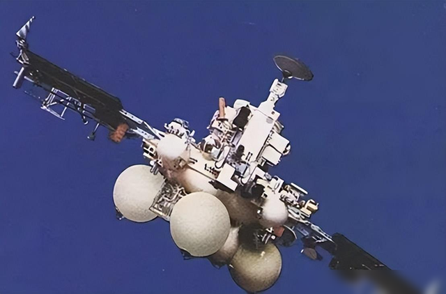 火星又出怪事！NASA拍到不明飞行物，被火星车发现后还不断移动978 / 作者:朲賤芿嗳2017 / 帖子ID:127497