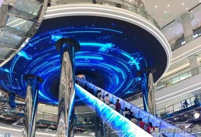 中国“赛博”城市：出现了UFO，国内见怪不怪，外国友人大开眼界542 / 作者:兔仔妹致 / 帖子ID:127813