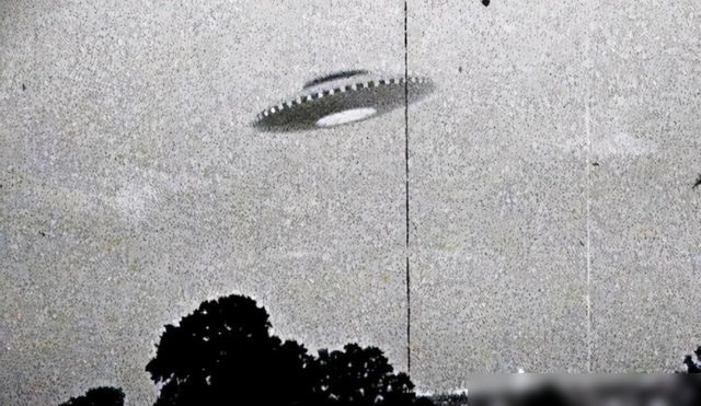 地球暴露了？南海出现不明飞行物，12个神秘发光物保持队形飞行868 / 作者:jj13154197690 / 帖子ID:127856